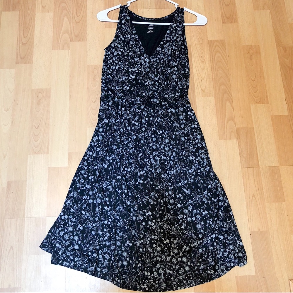 NEW black & white XS maternity sleeveless dress